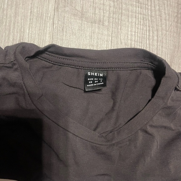 Gray crop top - Picture 2 of 2